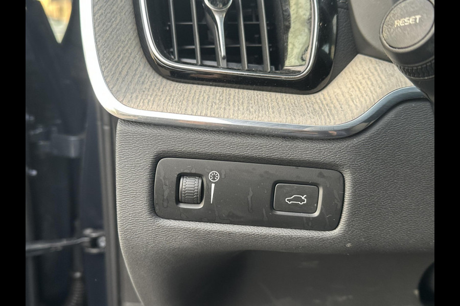 Volvo XC60 2.0 B5 Inscription PANODAK | LEDER | ELEKTRISCHE TREKHAAK | ELEKTRISCHE STOELEN MET GEHEUGEN | 360° CAMERA | HEAD-UP DISPLAY | HARMAN KARDON AUDIO | VOLVO DEALER ONDERHOUDEN | ORIGINEEL NL AUTO MET NAP | RIJKLAAR GELEVERD MET 12 MND BOVAG GARANTIE