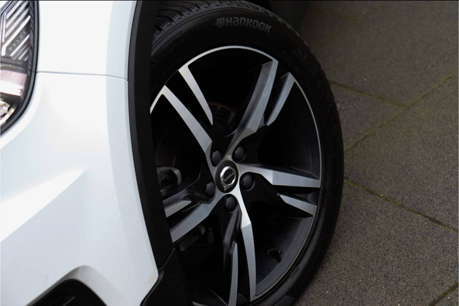 Volvo XC40 1.5 T3 R-Design **Lane assist/Resign lederen stoelen/Zwarte hemel/DAB**