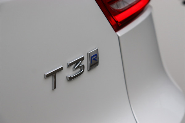 Volvo XC40 1.5 T3 R-Design **Lane assist/Resign lederen stoelen/Zwarte hemel/DAB**