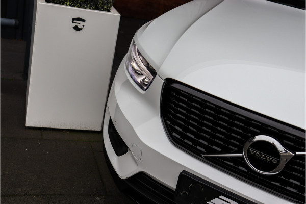 Volvo XC40 1.5 T3 R-Design **Lane assist/Resign lederen stoelen/Zwarte hemel/DAB**