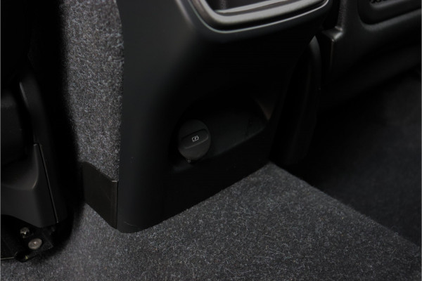 Volvo XC40 1.5 T3 R-Design **Lane assist/Resign lederen stoelen/Zwarte hemel/DAB**