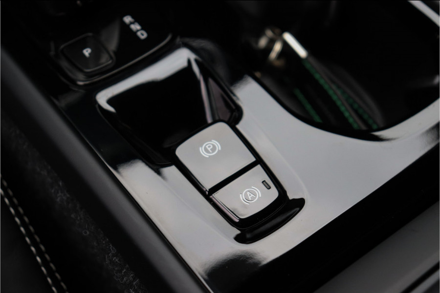 Volvo XC40 1.5 T3 R-Design **Lane assist/Resign lederen stoelen/Zwarte hemel/DAB**