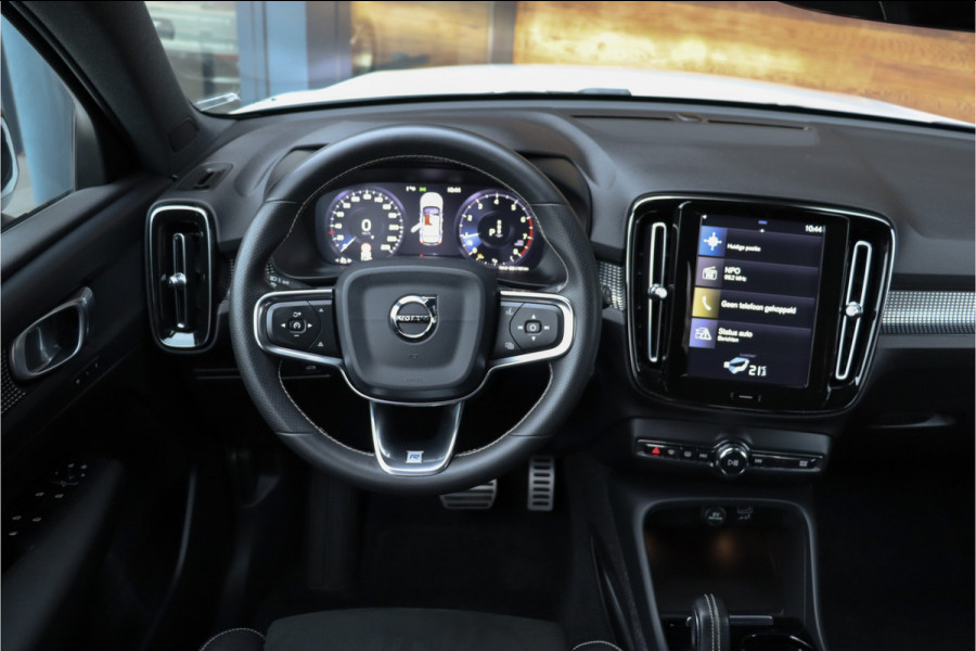 Volvo XC40 1.5 T3 R-Design **Lane assist/Resign lederen stoelen/Zwarte hemel/DAB**