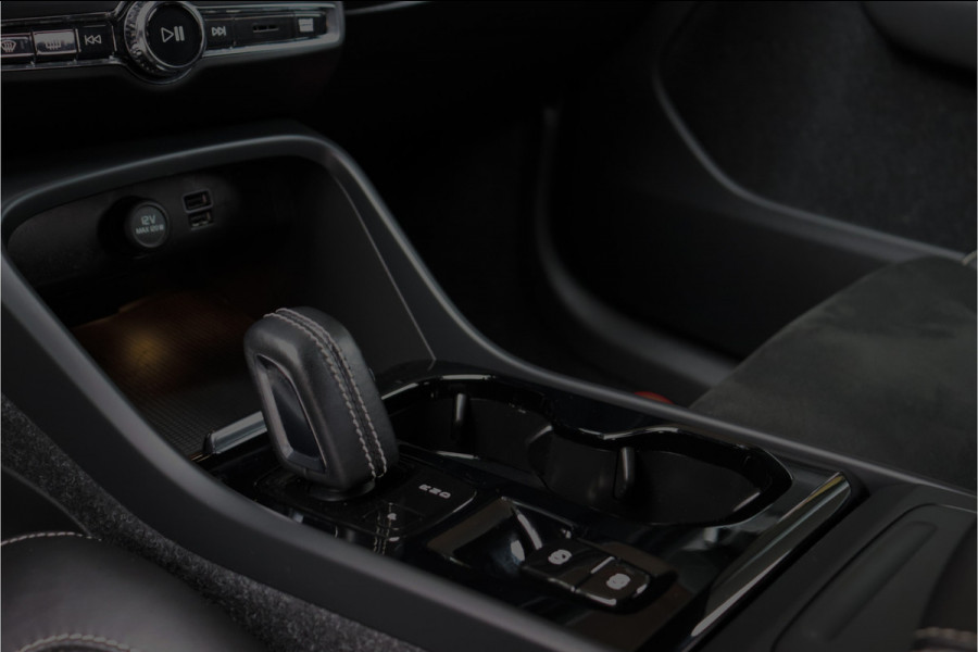 Volvo XC40 1.5 T3 R-Design **Lane assist/Resign lederen stoelen/Zwarte hemel/DAB**