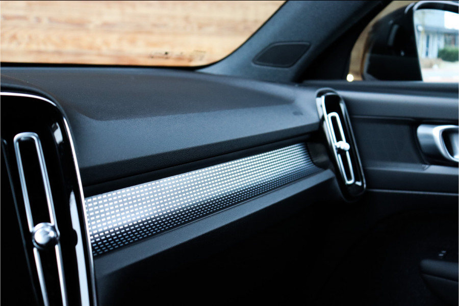 Volvo XC40 1.5 T3 R-Design **Lane assist/Resign lederen stoelen/Zwarte hemel/DAB**