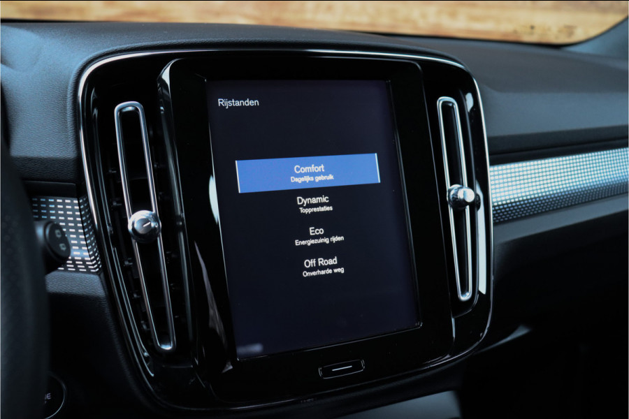 Volvo XC40 1.5 T3 R-Design **Lane assist/Resign lederen stoelen/Zwarte hemel/DAB**