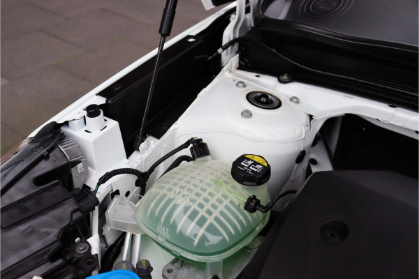 Volvo XC40 1.5 T3 R-Design **Lane assist/Resign lederen stoelen/Zwarte hemel/DAB**