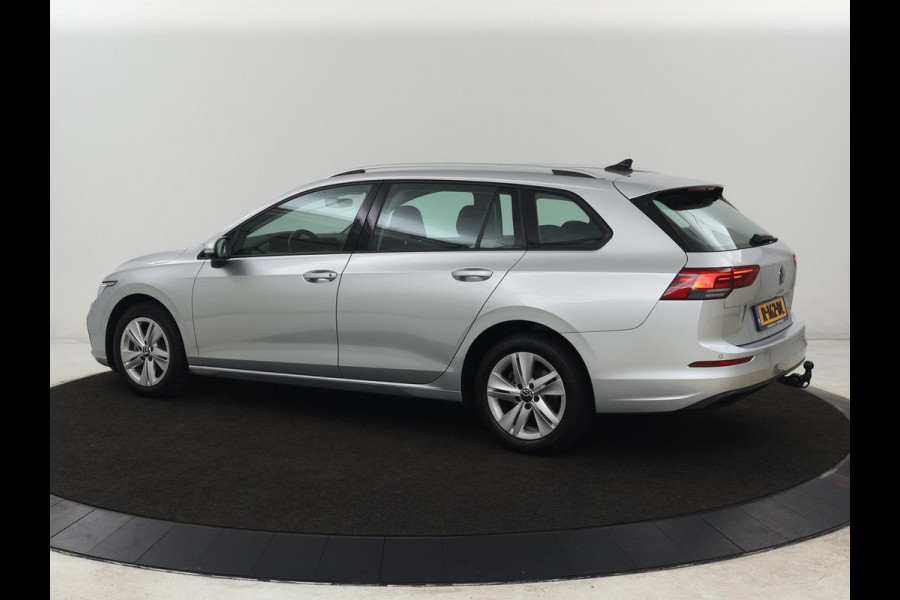 Volkswagen Golf 1.0 TSI Life | Trekhaak | Camera | Adaptive cruise | Sfeerverlichting | Carplay | Navigatie | Parkeerhulp | Climate control | Bluetooth