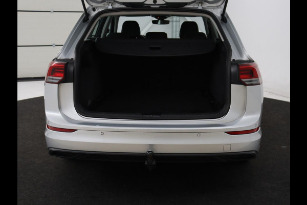 Volkswagen Golf 1.0 TSI Life | Trekhaak | Camera | Adaptive cruise | Sfeerverlichting | Carplay | Navigatie | Parkeerhulp | Climate control | Bluetooth