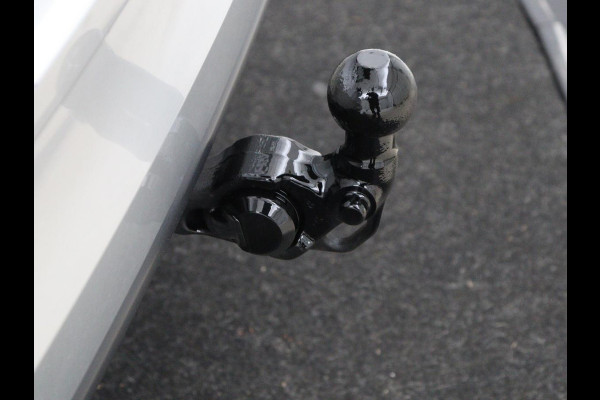 Volkswagen Golf 1.0 TSI Life | Trekhaak | Camera | Adaptive cruise | Sfeerverlichting | Carplay | Navigatie | Parkeerhulp | Climate control | Bluetooth