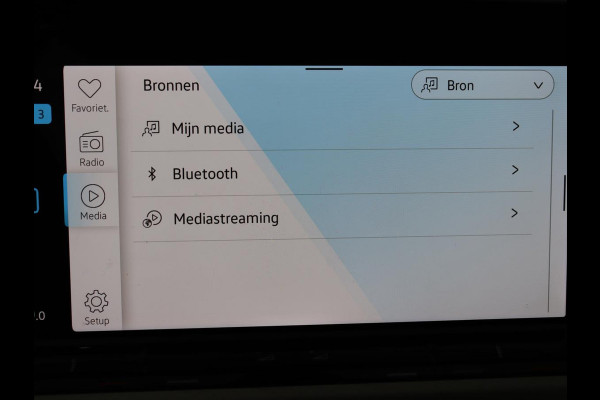 Volkswagen Golf 1.0 TSI Life | Trekhaak | Camera | Adaptive cruise | Sfeerverlichting | Carplay | Navigatie | Parkeerhulp | Climate control | Bluetooth