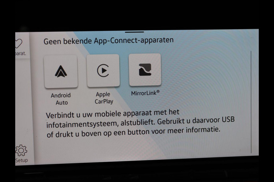 Volkswagen Golf 1.0 TSI Life | Trekhaak | Camera | Adaptive cruise | Sfeerverlichting | Carplay | Navigatie | Parkeerhulp | Climate control | Bluetooth