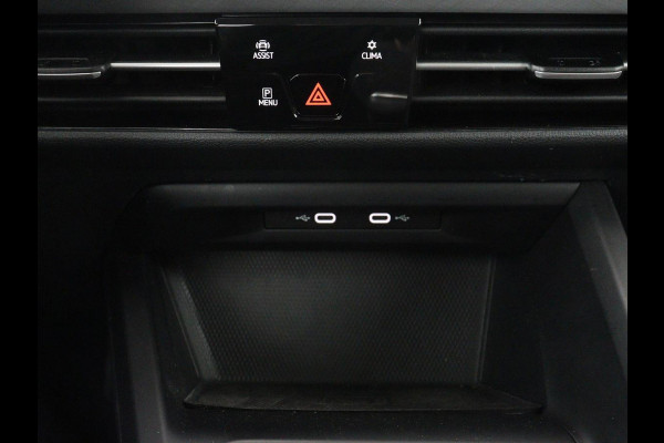 Volkswagen Golf 1.0 TSI Life | Trekhaak | Camera | Adaptive cruise | Sfeerverlichting | Carplay | Navigatie | Parkeerhulp | Climate control | Bluetooth