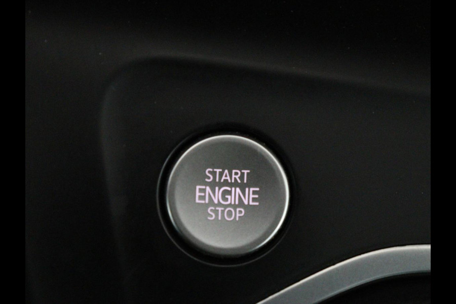 Volkswagen Golf 1.0 TSI Life | Trekhaak | Camera | Adaptive cruise | Sfeerverlichting | Carplay | Navigatie | Parkeerhulp | Climate control | Bluetooth