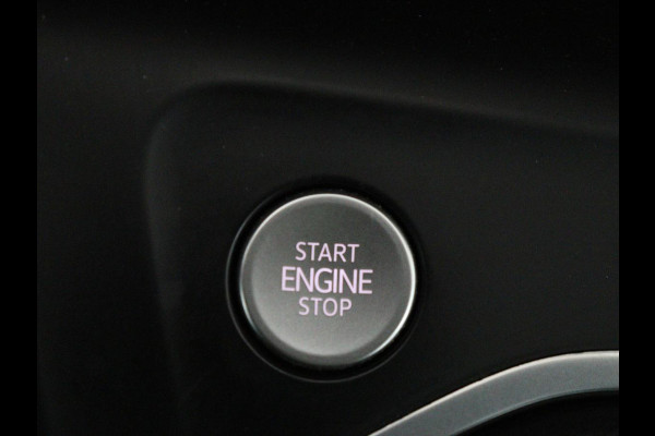 Volkswagen Golf 1.0 TSI Life | Trekhaak | Camera | Adaptive cruise | Sfeerverlichting | Carplay | Navigatie | Parkeerhulp | Climate control | Bluetooth