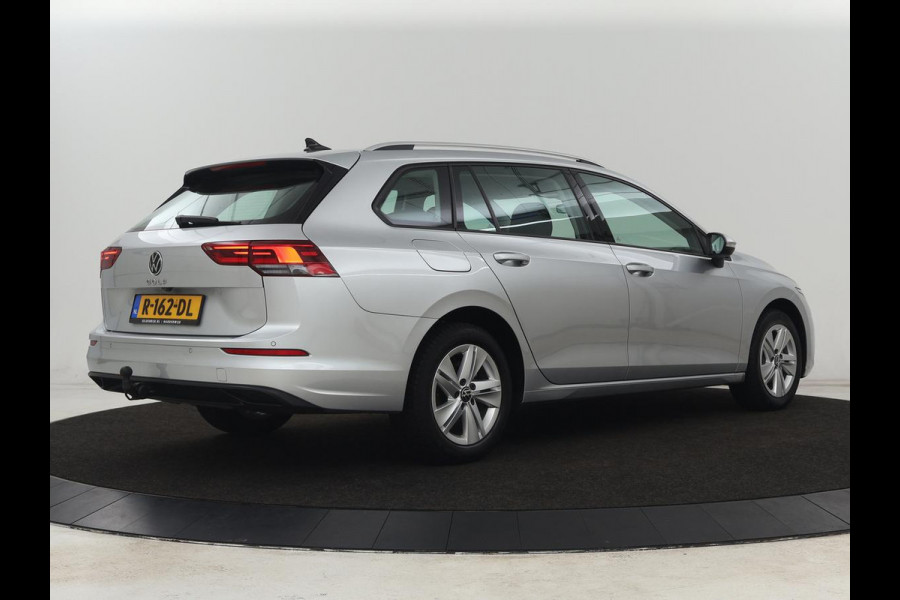 Volkswagen Golf 1.0 TSI Life | Trekhaak | Camera | Adaptive cruise | Sfeerverlichting | Carplay | Navigatie | Parkeerhulp | Climate control | Bluetooth