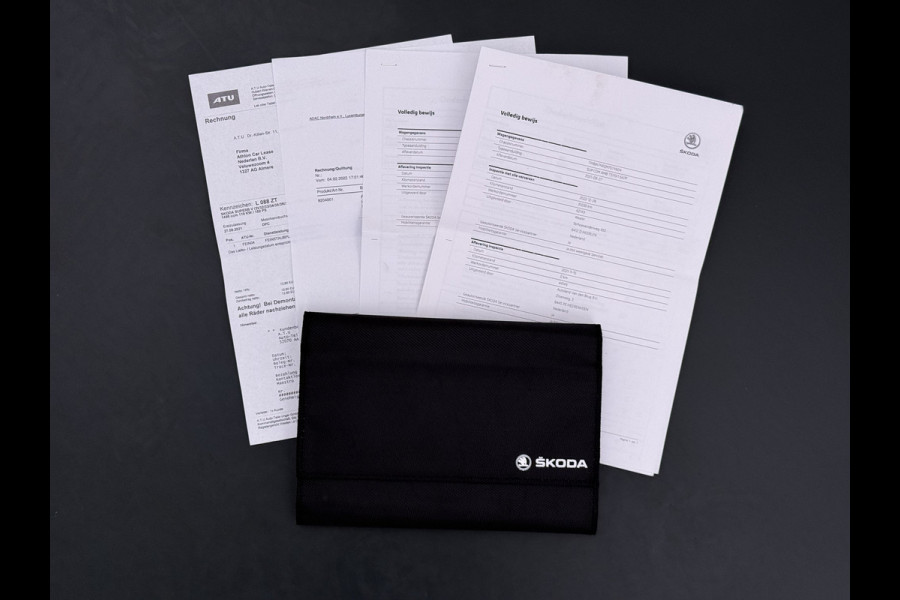 Škoda Superb Combi 1.5TSI DSG Automaat Trekhaak Elek.Stoel+Memory+Verwarmd Navi Ecc Apple Carplay Android Auto Pdc ACT Business Edition Cruise Control DAB Led Lmv Regen-/lichtsensor Privacy Glas Keyless Verwarmde Voorruit Comfort Pack Origineel Nederlandse Auto