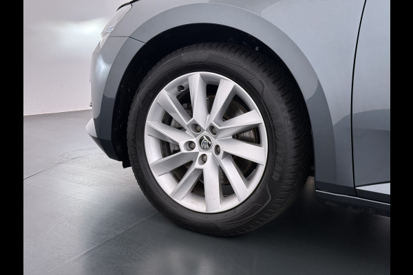 Škoda Superb Combi 1.5TSI DSG Automaat Trekhaak Elek.Stoel+Memory+Verwarmd Navi Ecc Apple Carplay Android Auto Pdc ACT Business Edition Cruise Control DAB Led Lmv Regen-/lichtsensor Privacy Glas Keyless Verwarmde Voorruit Comfort Pack Origineel Nederlandse Auto