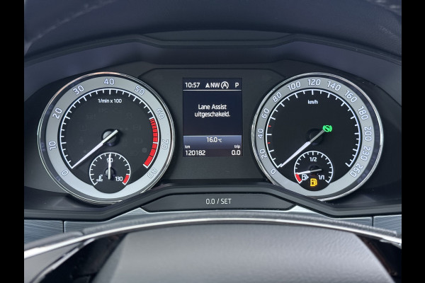 Škoda Superb Combi 1.5TSI DSG Automaat Trekhaak Elek.Stoel+Memory+Verwarmd Navi Ecc Apple Carplay Android Auto Pdc ACT Business Edition Cruise Control DAB Led Lmv Regen-/lichtsensor Privacy Glas Keyless Verwarmde Voorruit Comfort Pack Origineel Nederlandse Auto