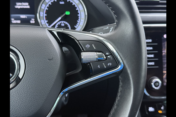 Škoda Superb Combi 1.5TSI DSG Automaat Trekhaak Elek.Stoel+Memory+Verwarmd Navi Ecc Apple Carplay Android Auto Pdc ACT Business Edition Cruise Control DAB Led Lmv Regen-/lichtsensor Privacy Glas Keyless Verwarmde Voorruit Comfort Pack Origineel Nederlandse Auto