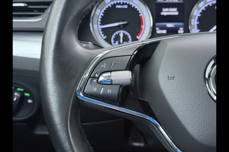 Škoda Superb Combi 1.5TSI DSG Automaat Trekhaak Elek.Stoel+Memory+Verwarmd Navi Ecc Apple Carplay Android Auto Pdc ACT Business Edition Cruise Control DAB Led Lmv Regen-/lichtsensor Privacy Glas Keyless Verwarmde Voorruit Comfort Pack Origineel Nederlandse Auto