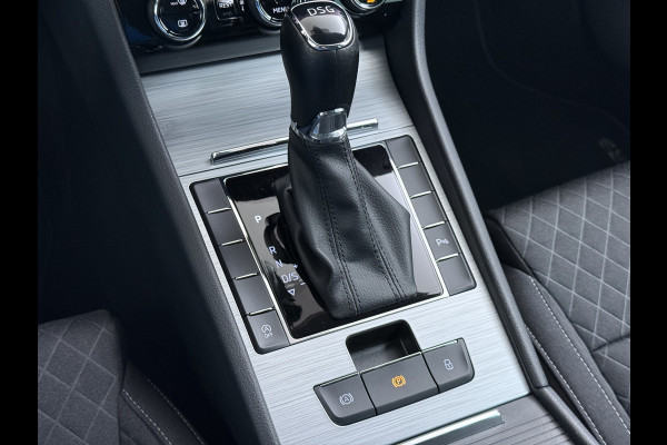 Škoda Superb Combi 1.5TSI DSG Automaat Trekhaak Elek.Stoel+Memory+Verwarmd Navi Ecc Apple Carplay Android Auto Pdc ACT Business Edition Cruise Control DAB Led Lmv Regen-/lichtsensor Privacy Glas Keyless Verwarmde Voorruit Comfort Pack Origineel Nederlandse Auto