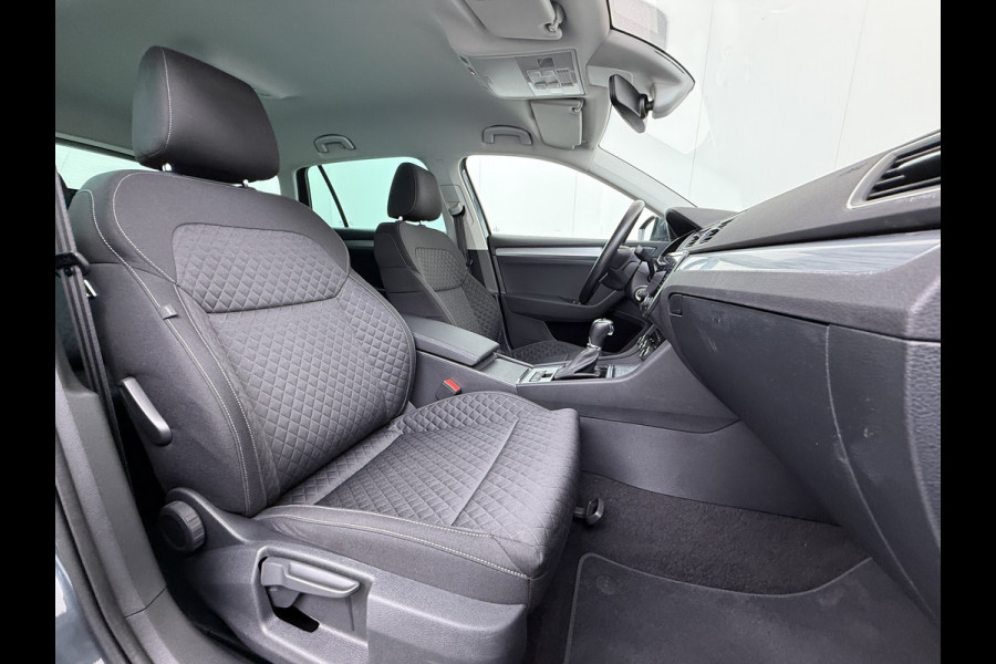 Škoda Superb Combi 1.5TSI DSG Automaat Trekhaak Elek.Stoel+Memory+Verwarmd Navi Ecc Apple Carplay Android Auto Pdc ACT Business Edition Cruise Control DAB Led Lmv Regen-/lichtsensor Privacy Glas Keyless Verwarmde Voorruit Comfort Pack Origineel Nederlandse Auto