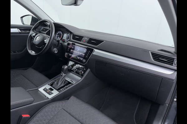 Škoda Superb Combi 1.5TSI DSG Automaat Trekhaak Elek.Stoel+Memory+Verwarmd Navi Ecc Apple Carplay Android Auto Pdc ACT Business Edition Cruise Control DAB Led Lmv Regen-/lichtsensor Privacy Glas Keyless Verwarmde Voorruit Comfort Pack Origineel Nederlandse Auto