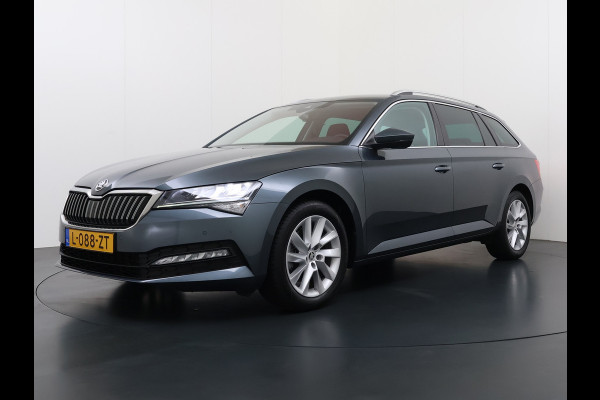 Škoda Superb Combi 1.5TSI DSG Automaat Trekhaak Elek.Stoel+Memory+Verwarmd Navi Ecc Apple Carplay Android Auto Pdc ACT Business Edition Cruise Control DAB Led Lmv Regen-/lichtsensor Privacy Glas Keyless Verwarmde Voorruit Comfort Pack Origineel Nederlandse Auto