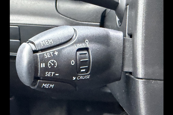 Citroën C3 110pk Shine (Automatische Airco - Navigatie - LED - Apple Carplay - Parkeersensoren - Lichtmetalen velgen)