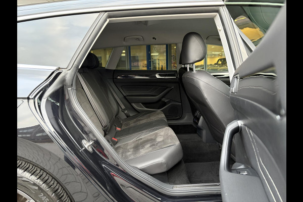 Volkswagen Arteon Shooting Brake 1.4 TSI eHybrid Elegance Business+ | Wegklapbare Trekhaak | Stoelverwarming | Stuurwielverwarming | Camera | Side Assist | Comfort stoelen elektrisch verstelbaar