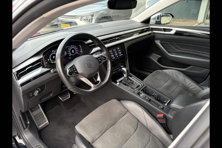 Volkswagen Arteon Shooting Brake 1.4 TSI eHybrid Elegance Business+ | Wegklapbare Trekhaak | Stoelverwarming | Stuurwielverwarming | Camera | Side Assist | Comfort stoelen elektrisch verstelbaar
