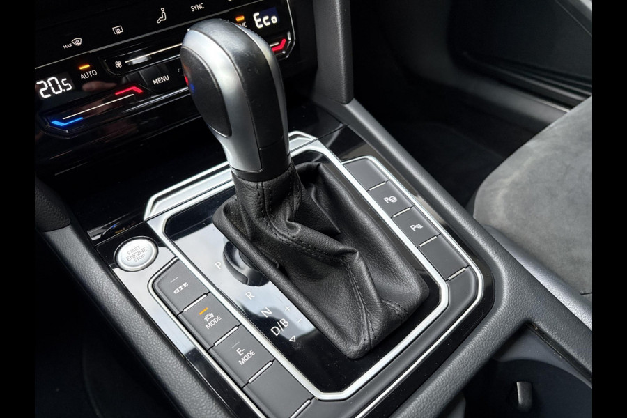 Volkswagen Arteon Shooting Brake 1.4 TSI eHybrid Elegance Business+ | Wegklapbare Trekhaak | Stoelverwarming | Stuurwielverwarming | Camera | Side Assist | Comfort stoelen elektrisch verstelbaar