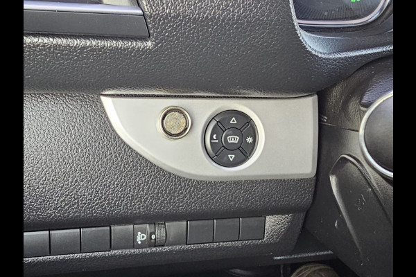 Opel Zafira-e Life L2H1 Innovation 75 kWh 8-persoons | 2x Schuifdeur | Trekhaak | Stoelverwarming | Camera | Navi |