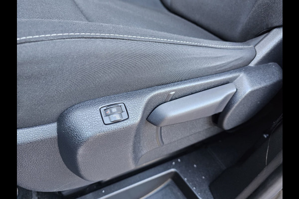 Opel Zafira-e Life L2H1 Innovation 75 kWh 8-persoons | 2x Schuifdeur | Trekhaak | Stoelverwarming | Camera | Navi |