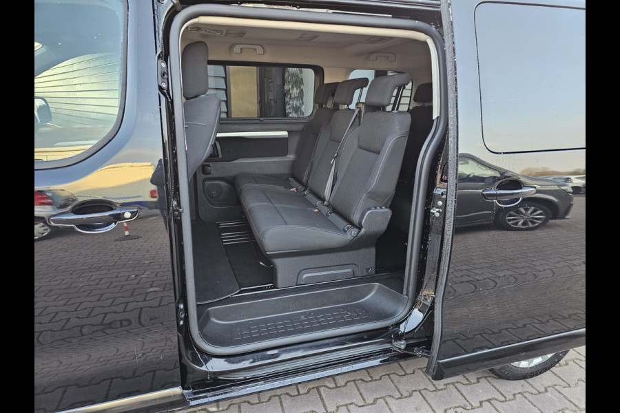 Opel Zafira-e Life L2H1 Innovation 75 kWh 8-persoons | 2x Schuifdeur | Trekhaak | Stoelverwarming | Camera | Navi |