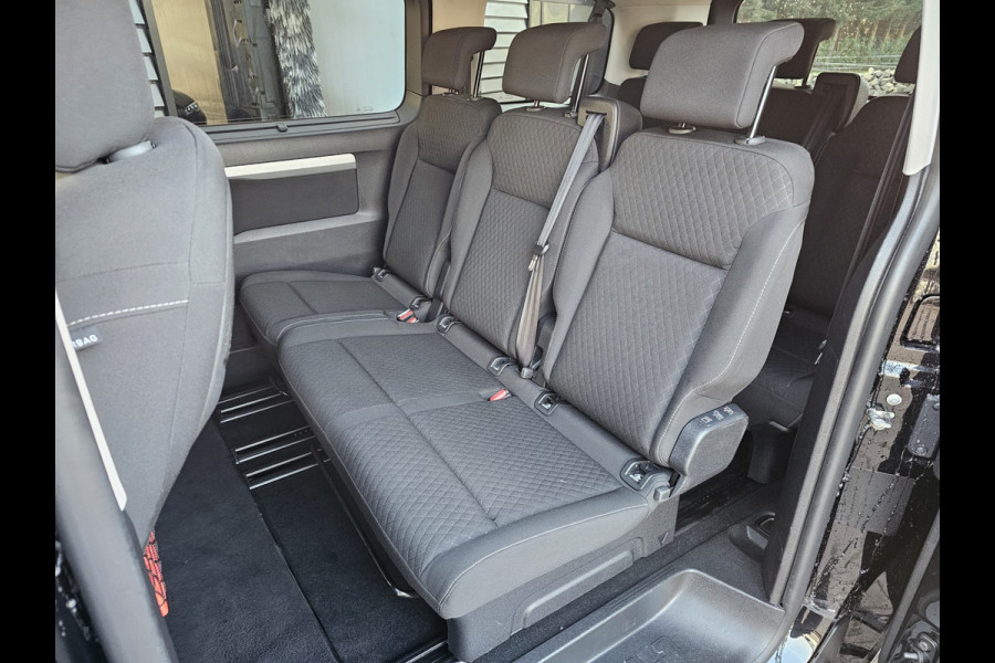 Opel Zafira-e Life L2H1 Innovation 75 kWh 8-persoons | 2x Schuifdeur | Trekhaak | Stoelverwarming | Camera | Navi |