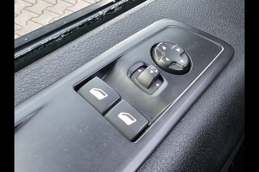 Opel Zafira-e Life L2H1 Innovation 75 kWh 8-persoons | 2x Schuifdeur | Trekhaak | Stoelverwarming | Camera | Navi |