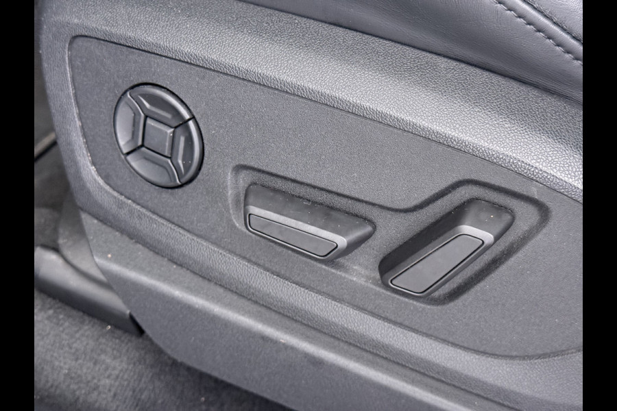 Audi e-tron 55 Quattro 95kWh Camera Panoramadak Adap.Cruise Trekhaak Navi Ecc Leder Business Edition Plus SOH 91% Elek.Stoelen+Verwarmd Keyless Rijstrooksensor AWD 4WD Elek.Achterklep 1e Eigenaar Origineel Nederlandse Auto Dealeronderhouden