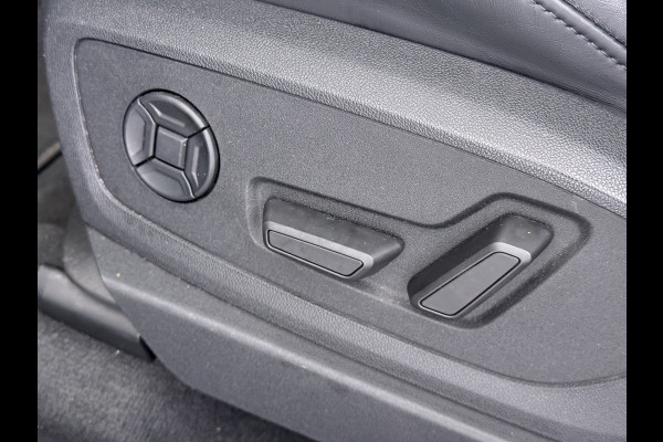 Audi e-tron 55 Quattro 95kWh Camera Panoramadak Adap.Cruise Trekhaak Navi Ecc Leder Business Edition Plus SOH 91% Elek.Stoelen+Verwarmd Keyless Rijstrooksensor AWD 4WD Elek.Achterklep 1e Eigenaar Origineel Nederlandse Auto Dealeronderhouden