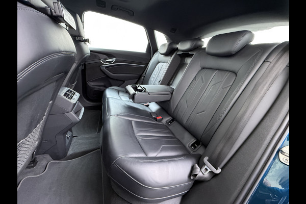 Audi e-tron 55 Quattro 95kWh Camera Panoramadak Adap.Cruise Trekhaak Navi Ecc Leder Business Edition Plus SOH 91% Elek.Stoelen+Verwarmd Keyless Rijstrooksensor AWD 4WD Elek.Achterklep 1e Eigenaar Origineel Nederlandse Auto Dealeronderhouden