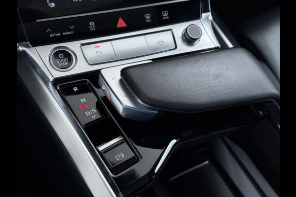 Audi e-tron 55 Quattro 95kWh Camera Panoramadak Adap.Cruise Trekhaak Navi Ecc Leder Business Edition Plus SOH 91% Elek.Stoelen+Verwarmd Keyless Rijstrooksensor AWD 4WD Elek.Achterklep 1e Eigenaar Origineel Nederlandse Auto Dealeronderhouden