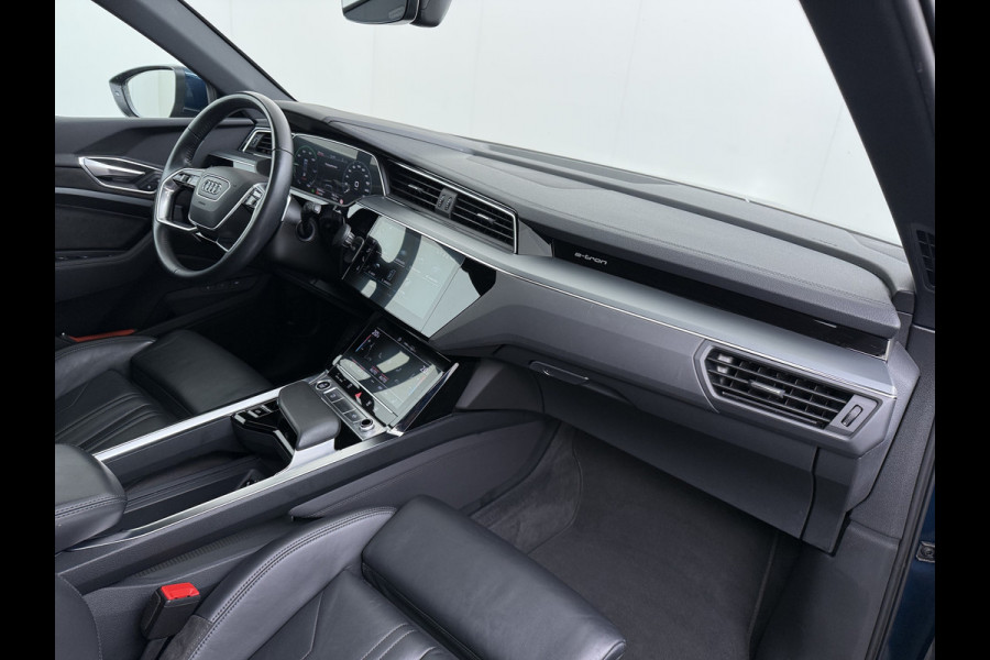 Audi e-tron 55 Quattro 95kWh Camera Panoramadak Adap.Cruise Trekhaak Navi Ecc Leder Business Edition Plus SOH 91% Elek.Stoelen+Verwarmd Keyless Rijstrooksensor AWD 4WD Elek.Achterklep 1e Eigenaar Origineel Nederlandse Auto Dealeronderhouden