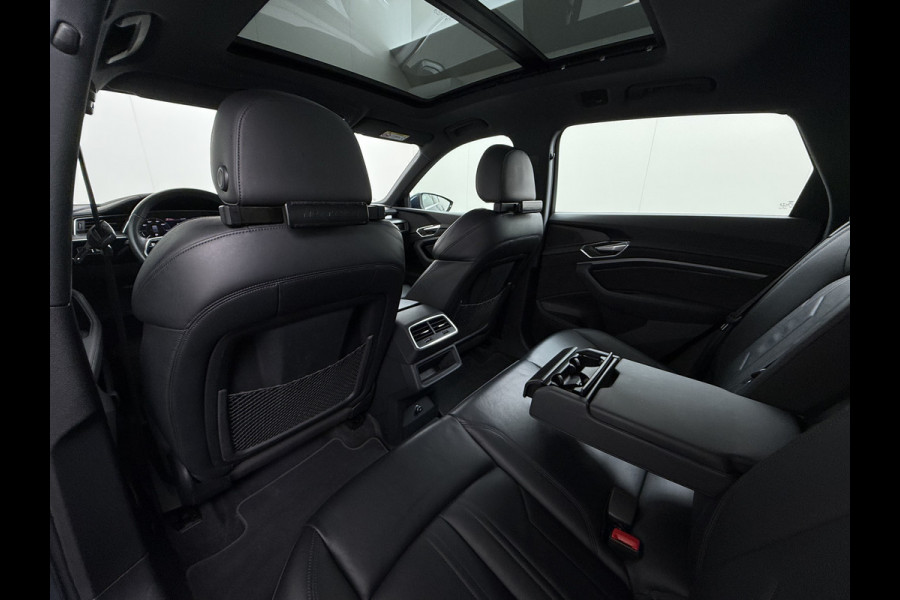 Audi e-tron 55 Quattro 95kWh Camera Panoramadak Adap.Cruise Trekhaak Navi Ecc Leder Business Edition Plus SOH 91% Elek.Stoelen+Verwarmd Keyless Rijstrooksensor AWD 4WD Elek.Achterklep 1e Eigenaar Origineel Nederlandse Auto Dealeronderhouden