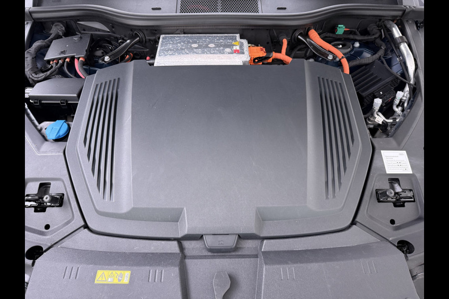 Audi e-tron 55 Quattro 95kWh Camera Panoramadak Adap.Cruise Trekhaak Navi Ecc Leder Business Edition Plus SOH 91% Elek.Stoelen+Verwarmd Keyless Rijstrooksensor AWD 4WD Elek.Achterklep 1e Eigenaar Origineel Nederlandse Auto Dealeronderhouden