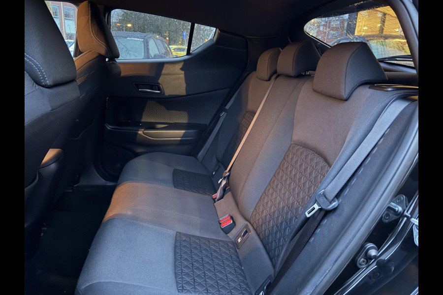 Toyota C-HR 2.0 Hybrid First Edition | JBL-Audio | Stoelverwarming | Navigatie | Apple Carplay & Android Auto |