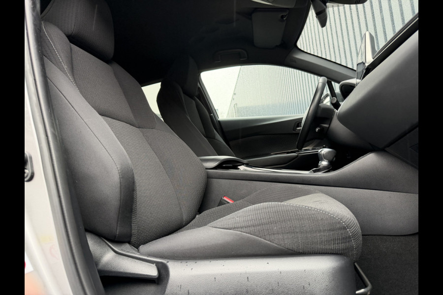 Toyota C-HR 1.8 Hybrid Bi-Tone | PDC V+A | JBL | LED | BSM | Zwarte Velgen | Rijklaar!!!