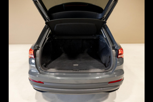 Audi Q3 35 TFSI Pro Line / 150pk / Stoelverwarming / Leder / Dodehoek herkenning /