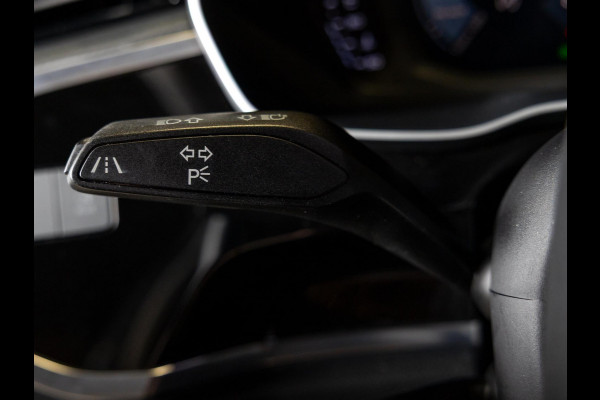 Audi Q3 35 TFSI Pro Line / 150pk / Stoelverwarming / Leder / Dodehoek herkenning /