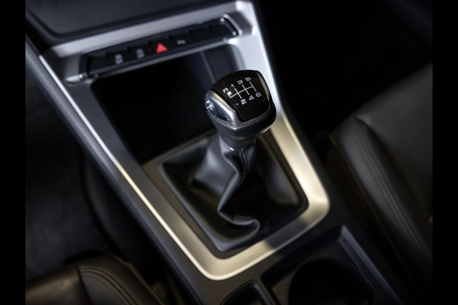 Audi Q3 35 TFSI Pro Line / 150pk / Stoelverwarming / Leder / Dodehoek herkenning /